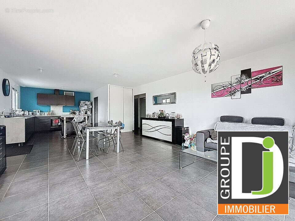 Maison à AOUSTE-SUR-SYE