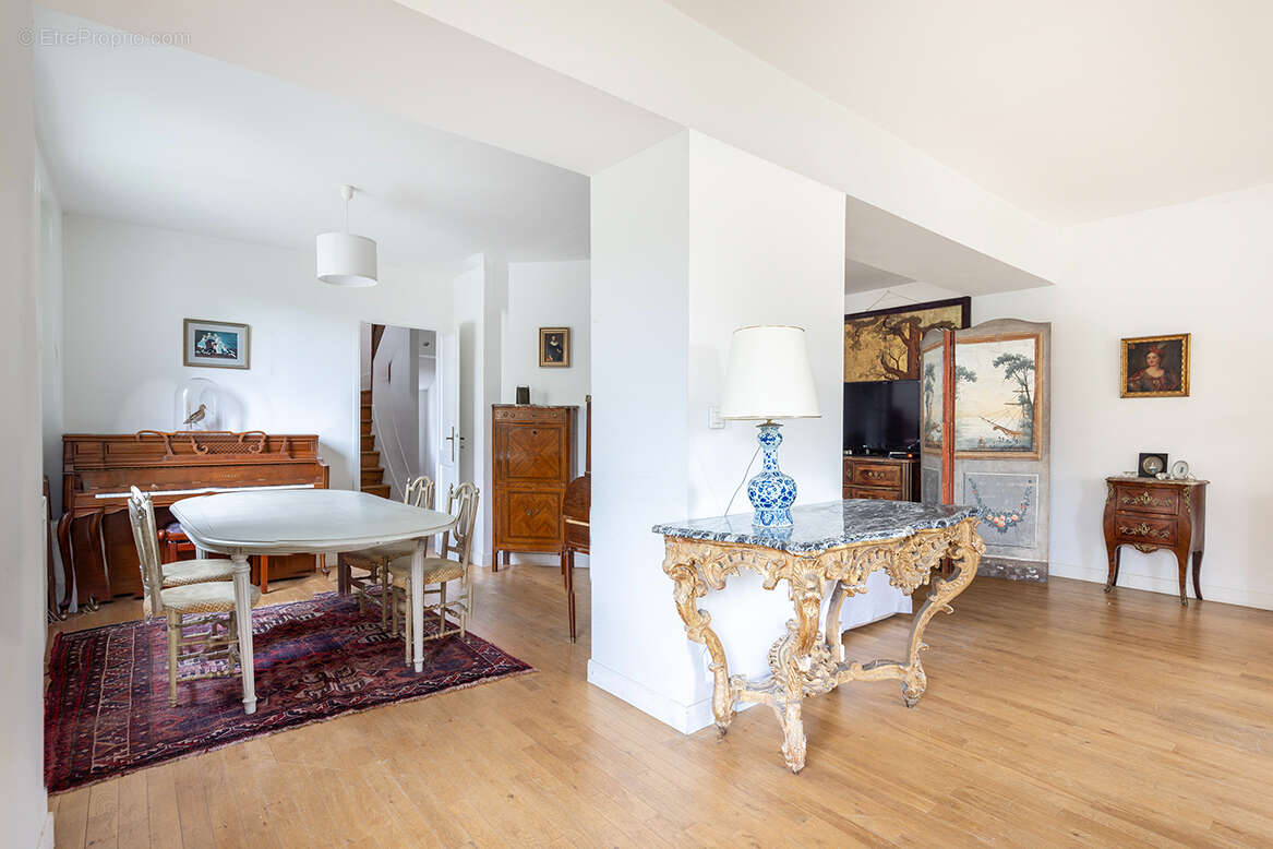 VERSAILLES  - Maison 200 m² + studio indépendant de 26 m². - photo 3