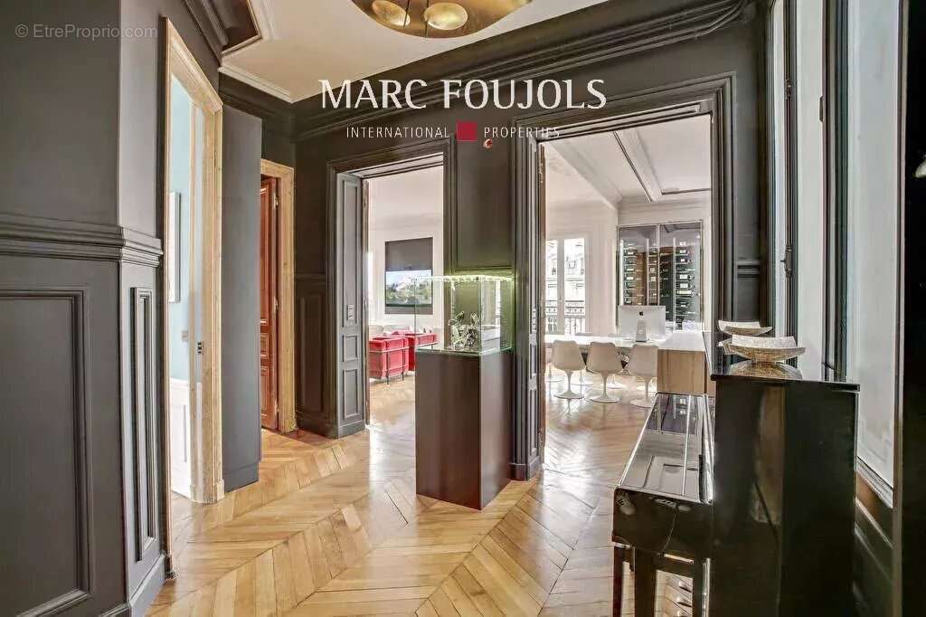 Appartement à PARIS-8E
