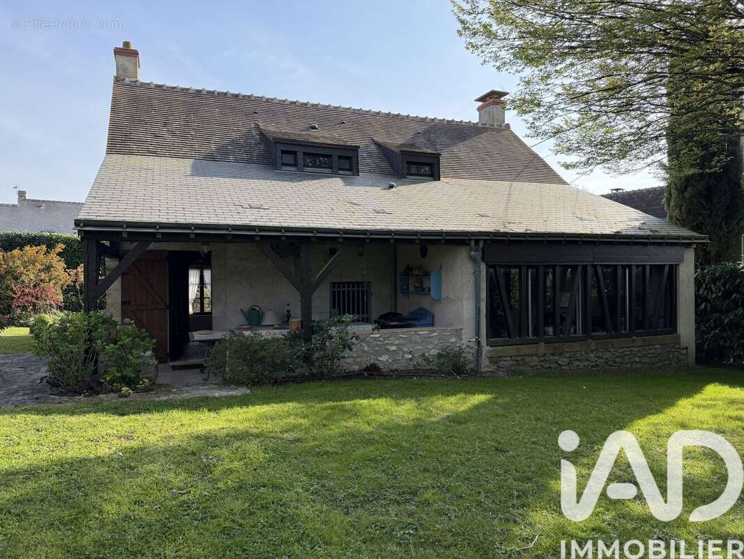 Maison 110 m² à Beaumont-La-Ronce  - photo 7