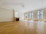 Appartement à PARIS-8E