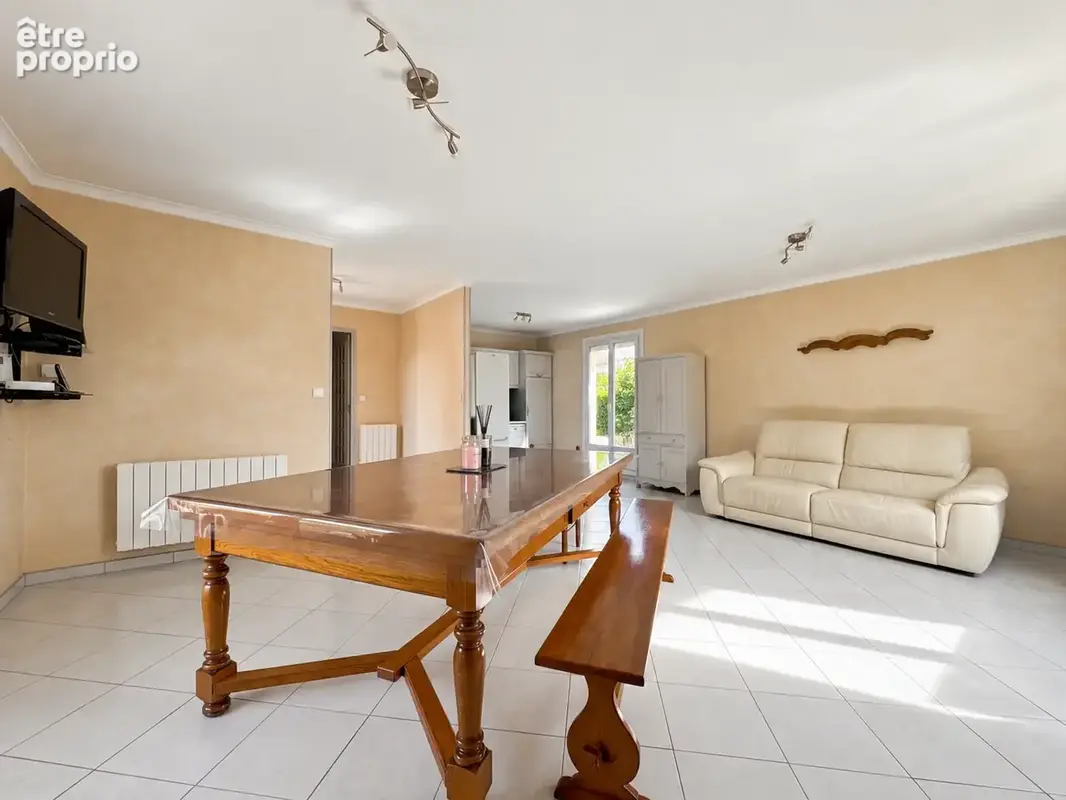 Sainte-euphémie   plain-pied   3 chambres   terrain 1 065 m2 - photo 4