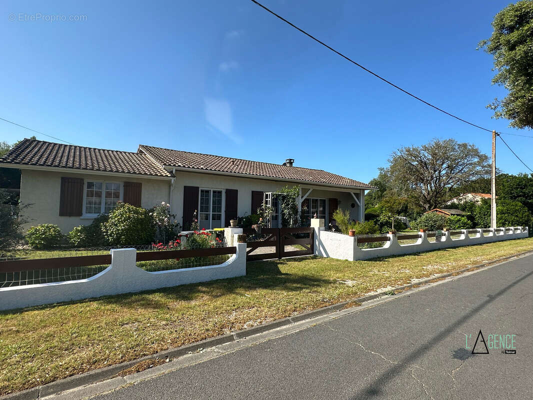 Maison à GRAYAN-ET-L'HOPITAL