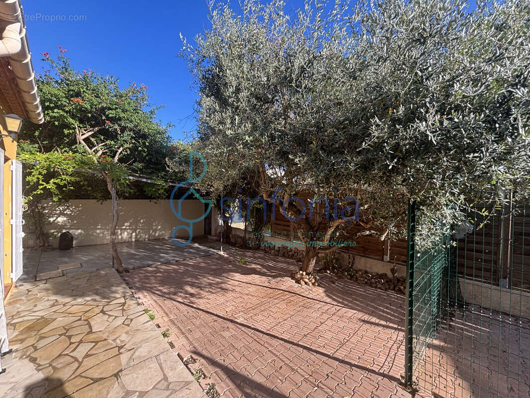 Maison à GALLARGUES-LE-MONTUEUX