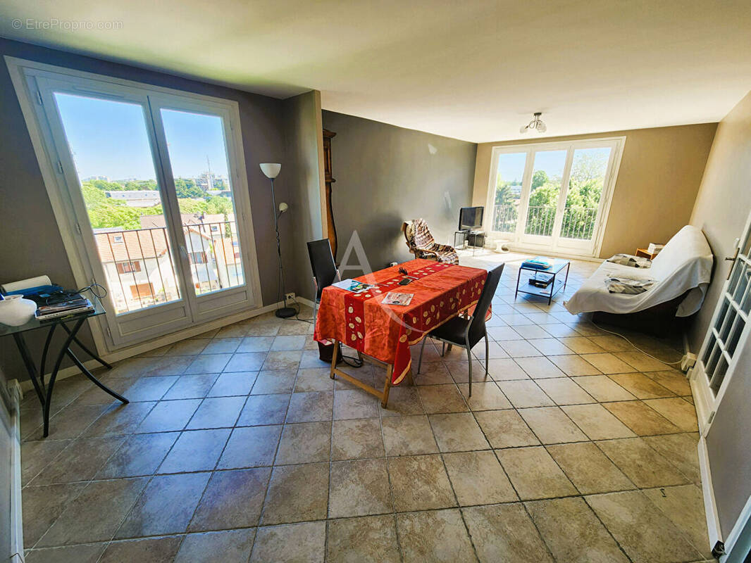 Appartement à FRESNES