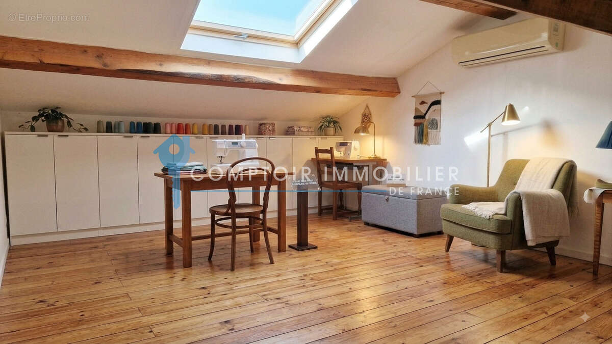 Maison 99 m² à Saint-Julien-Les-Rosiers  - photo 7