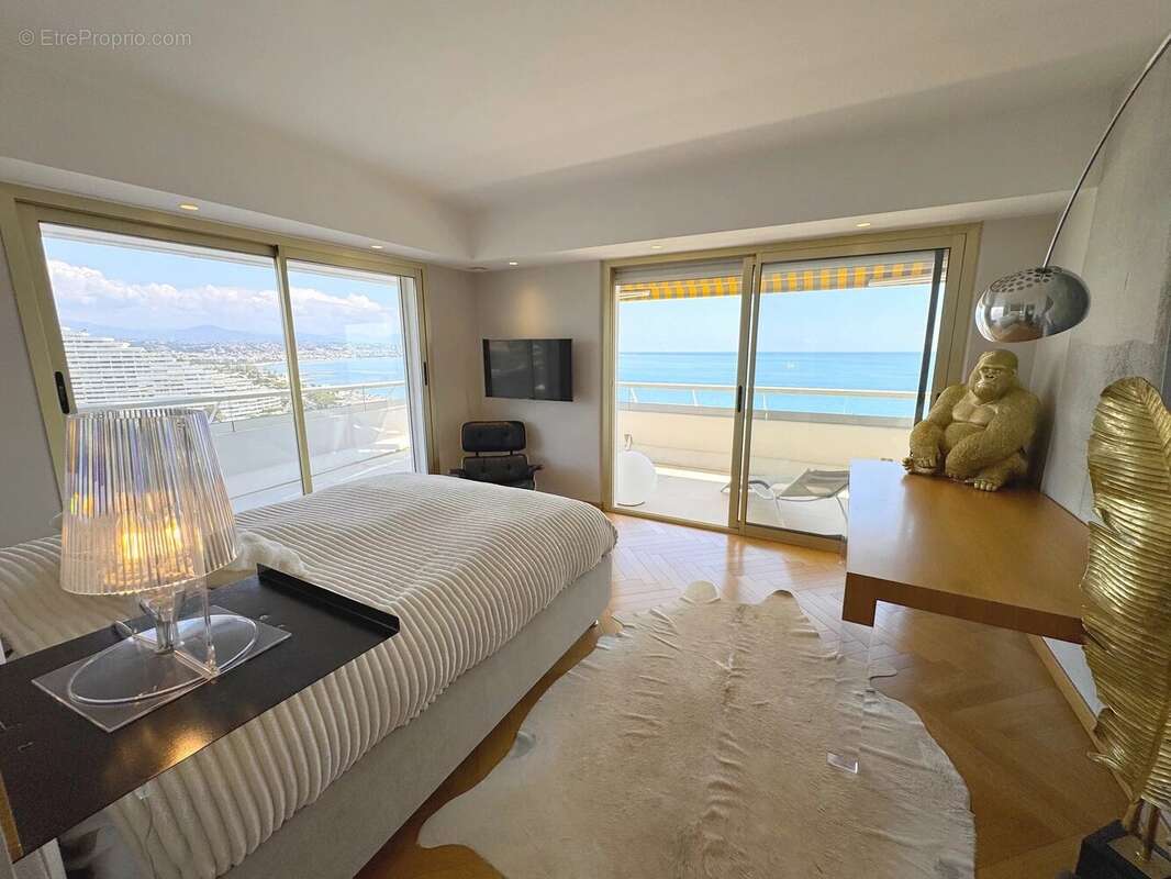 Appartement à VILLENEUVE-LOUBET