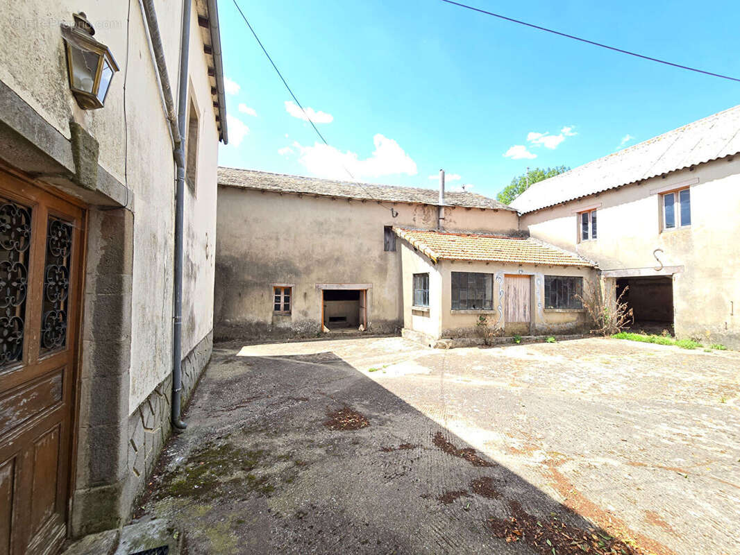 Corps de ferme avec maison, appartement et dépendances - Durenque - photo 17