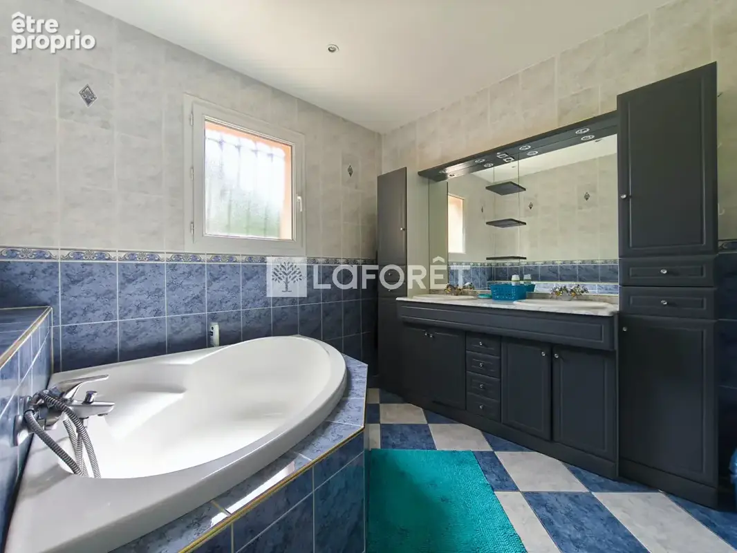 Maison de plain-pied à Reynès avec terrain - photo 9