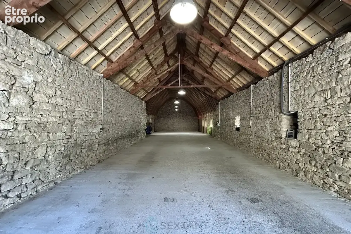 Propriété d'exception  274 m² habitables + 699 m² de dépendances et garages - photo 18