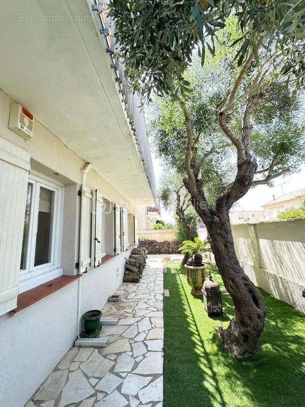 Valras-Plage – Superbe maison T6 de 190 m² avec piscine chauffée et garage sur terrain de 278 m2 - photo 24
