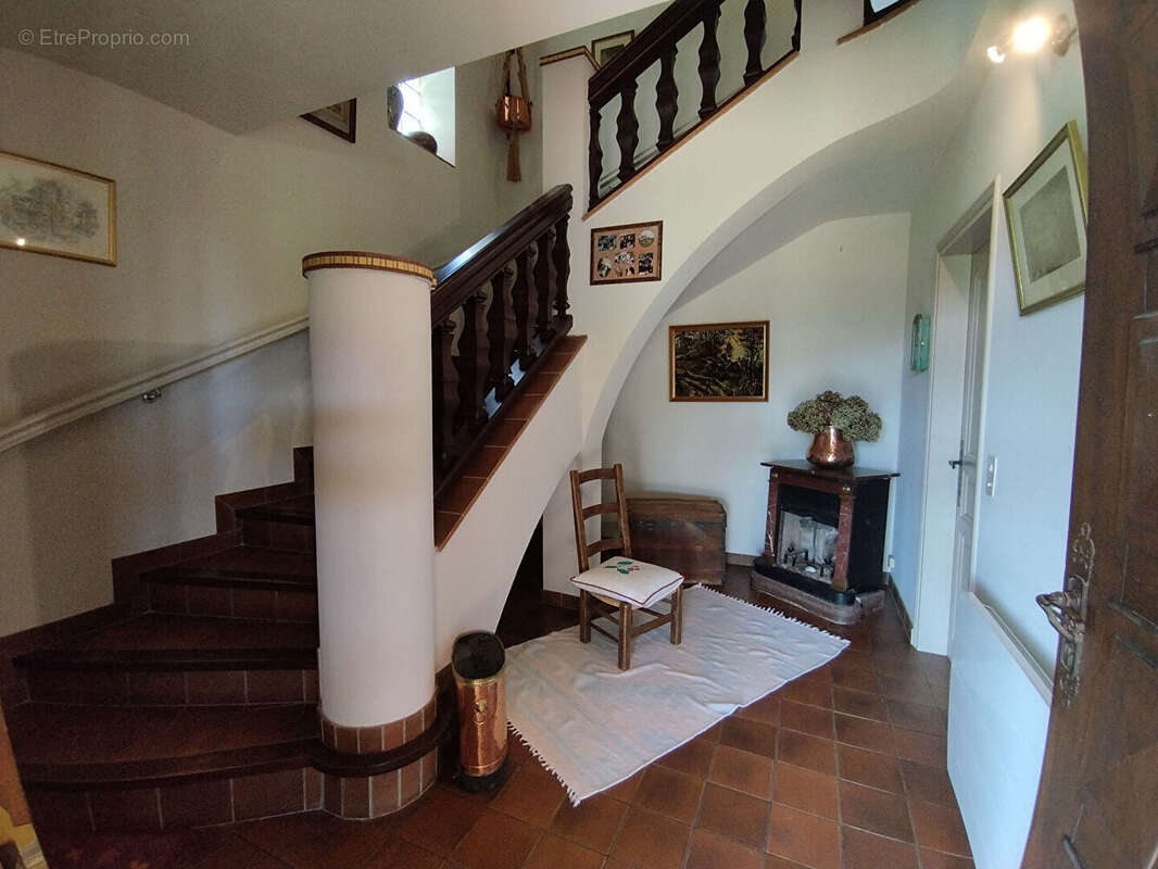 Spacieuse maison de construction traditionnelle - photo 9