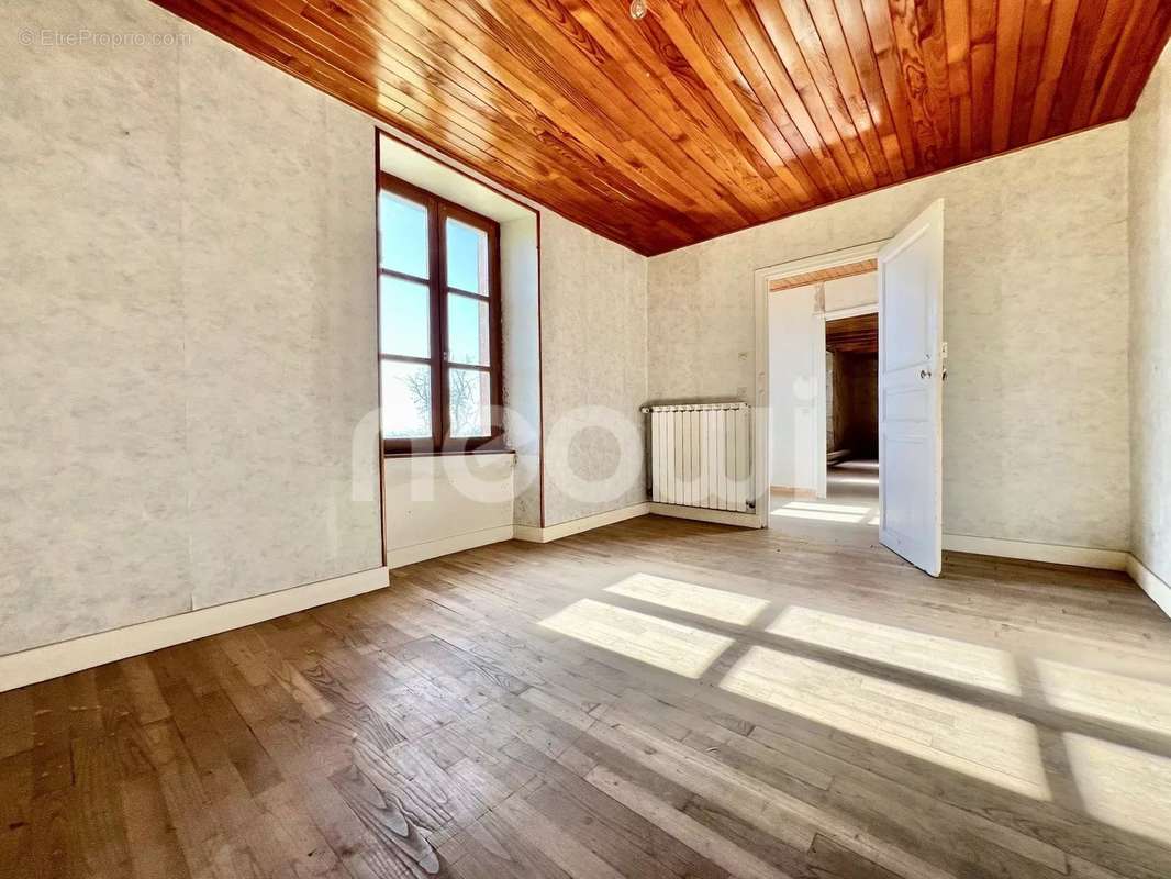 Maison à AIGUEPERSE