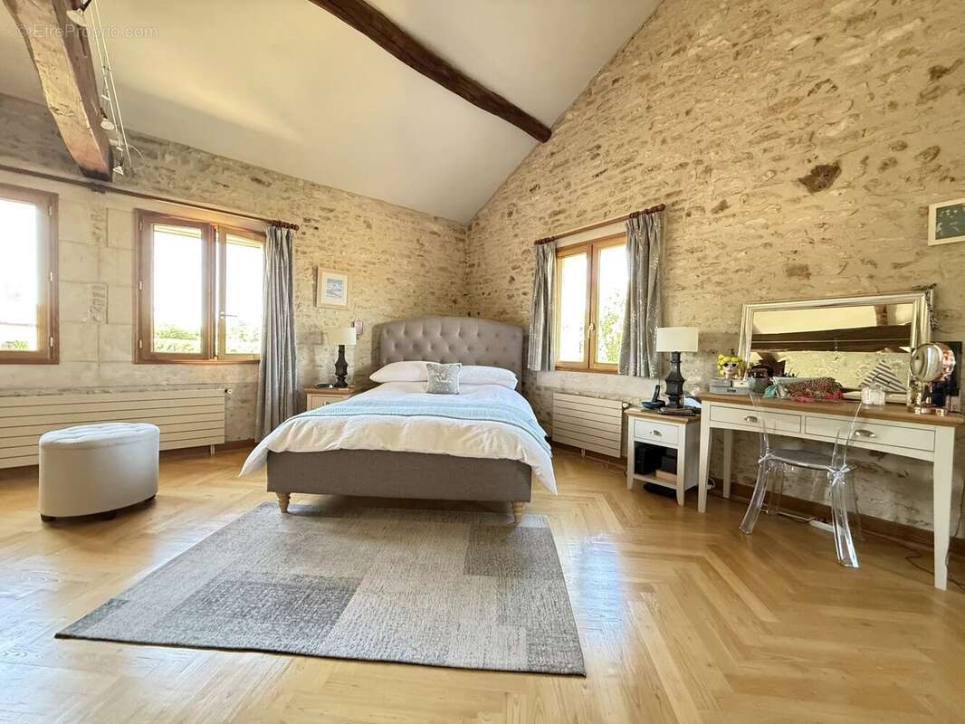 Magnifique grange rénovée de 4 chambres avec possibilité d'aménager un gîte de 2 chambres, piscine chauffée et dépendances – Sit - photo 6