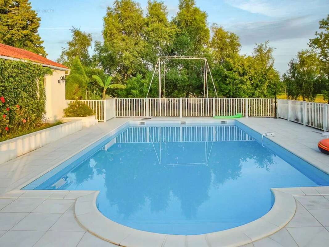 Spacieuse maison à la campagne avec piscine près de Cognac - photo 2