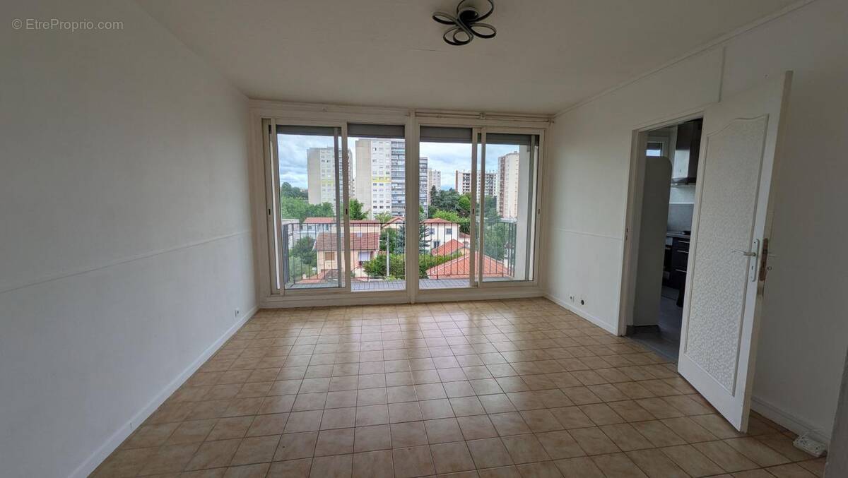 Appartement à BRON