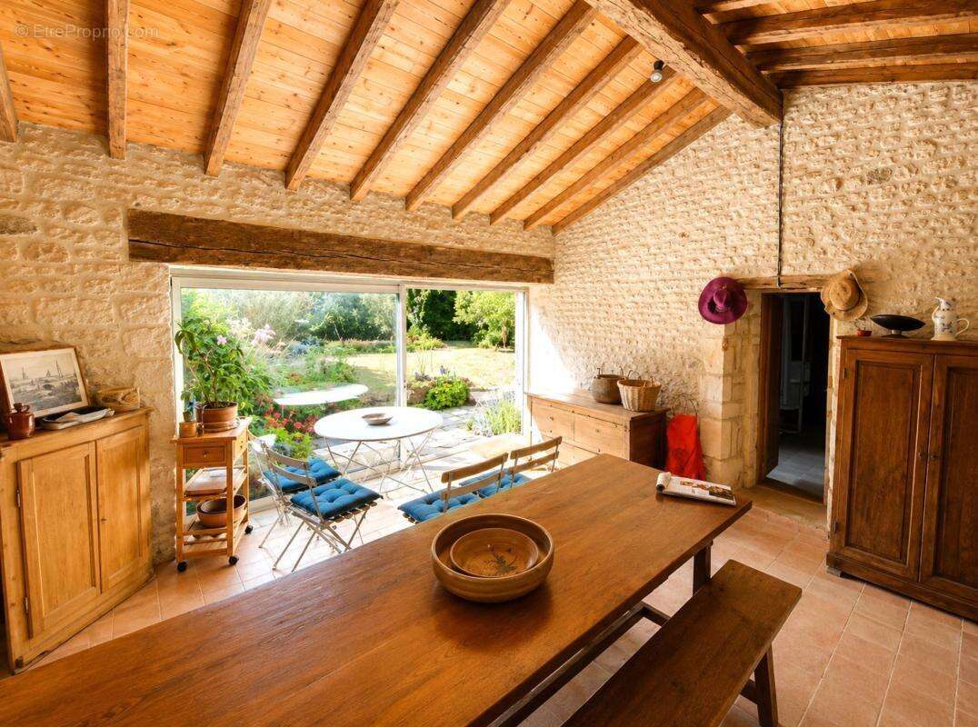 Maison 195 m² à Talmont-Sur-Gironde  - photo 28
