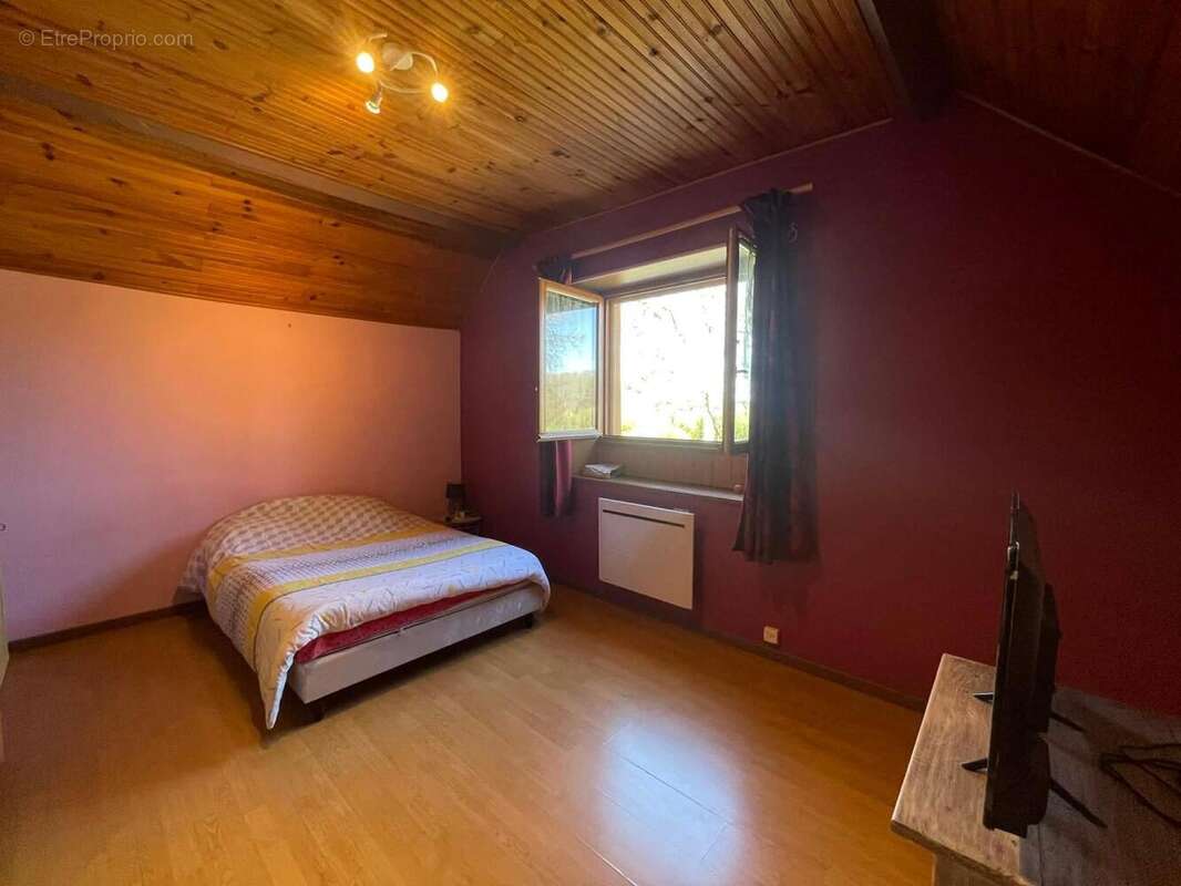 Maison 130 m² à Merinchal  - photo 8