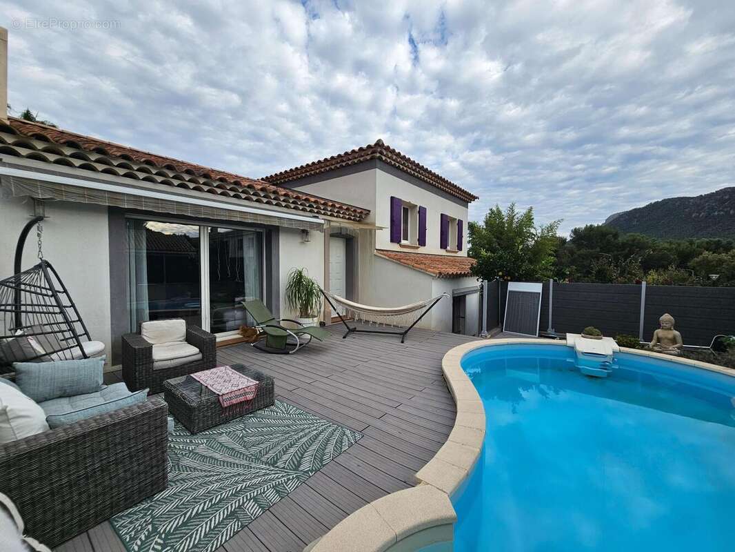 Photo 2 - Maison à LE REVEST-LES-EAUX