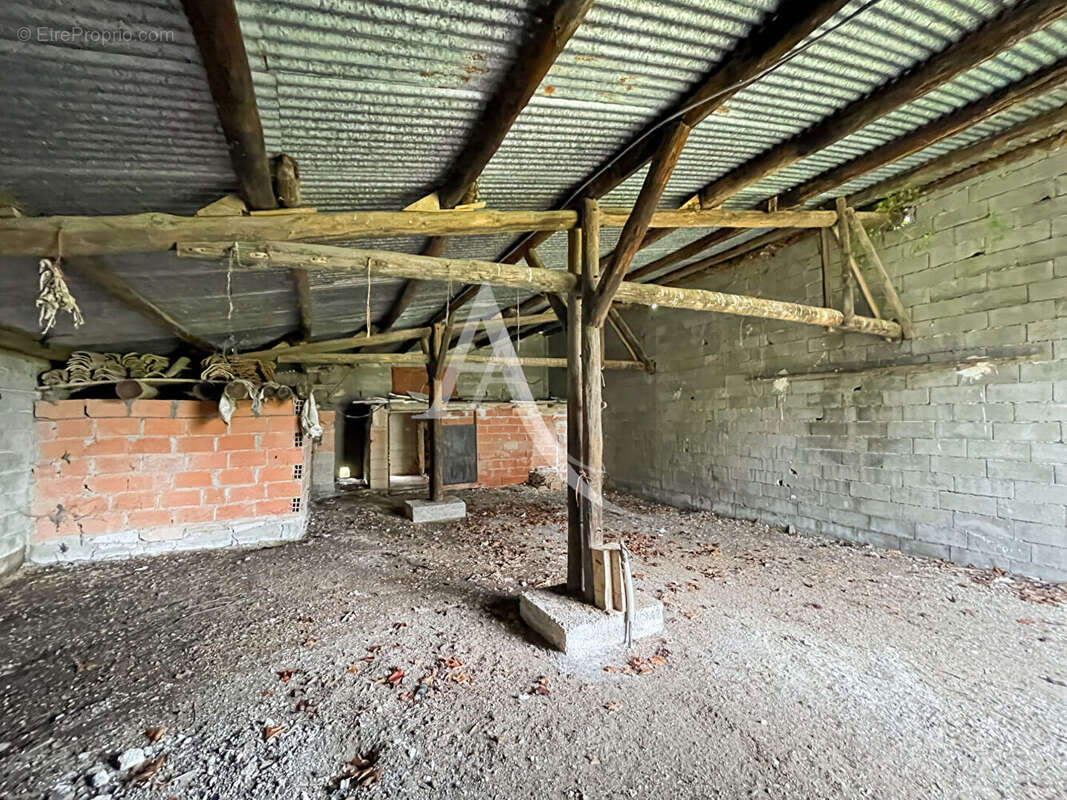 Grange en pierre aménagée sur un joli terrain + dépendance - photo 17