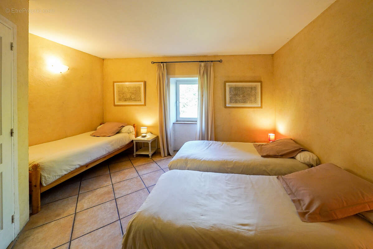 Maison à CASTANET-LE-HAUT