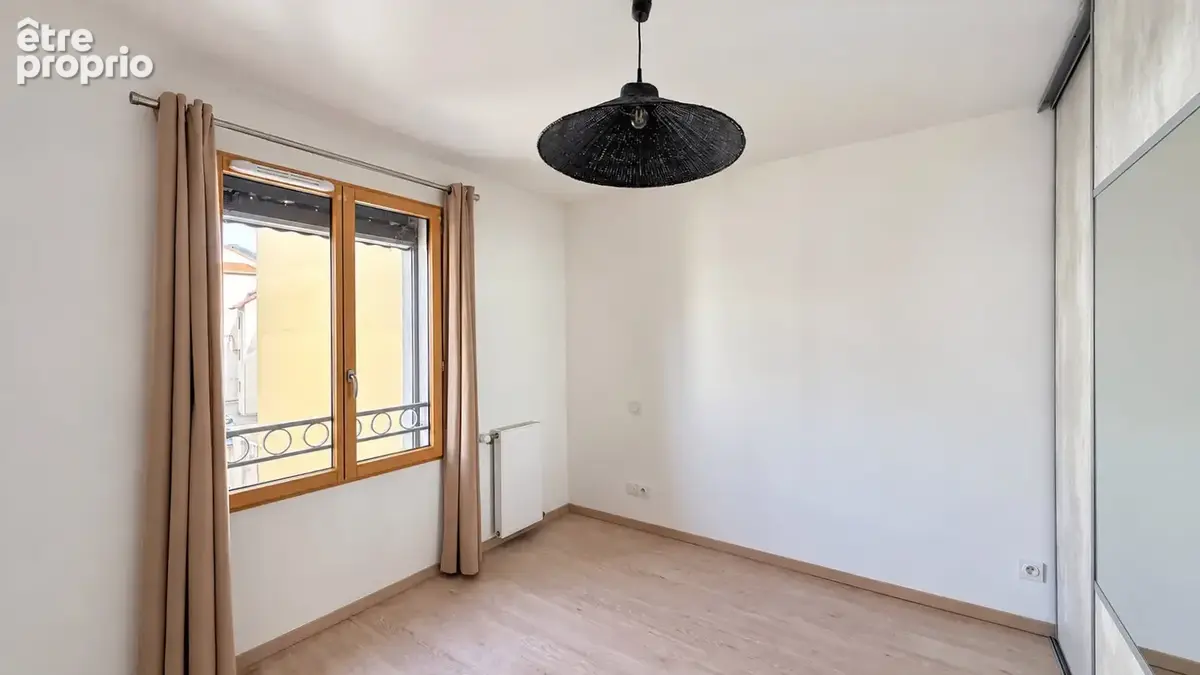 VOIRON, T2 terrasse + parking - photo 5