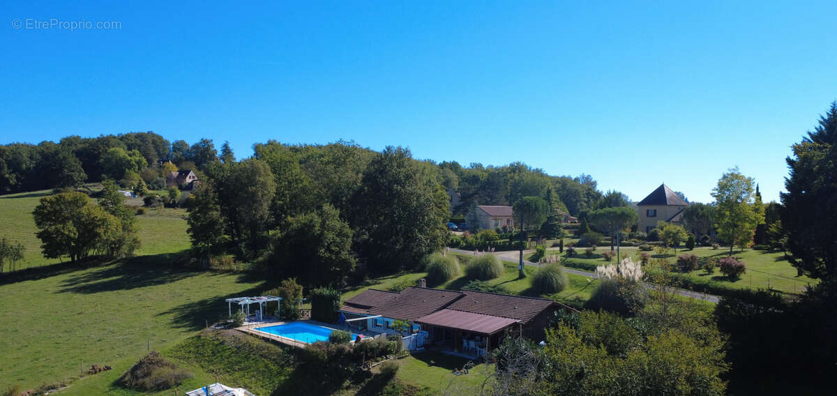 Maison à SAINT-CHAMASSY