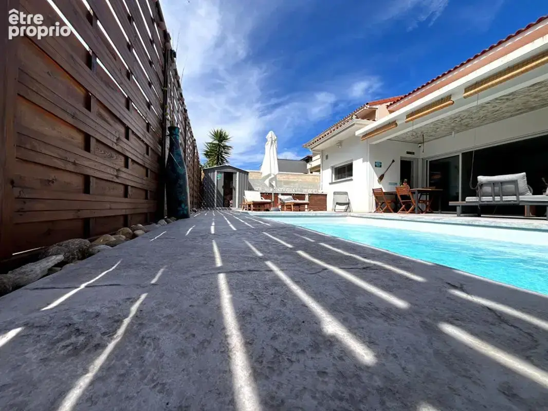 Magnifique maison 3 faces de 120 m² en R+1 contemporaine avec piscine au sel dans un secteur prisé - photo 4