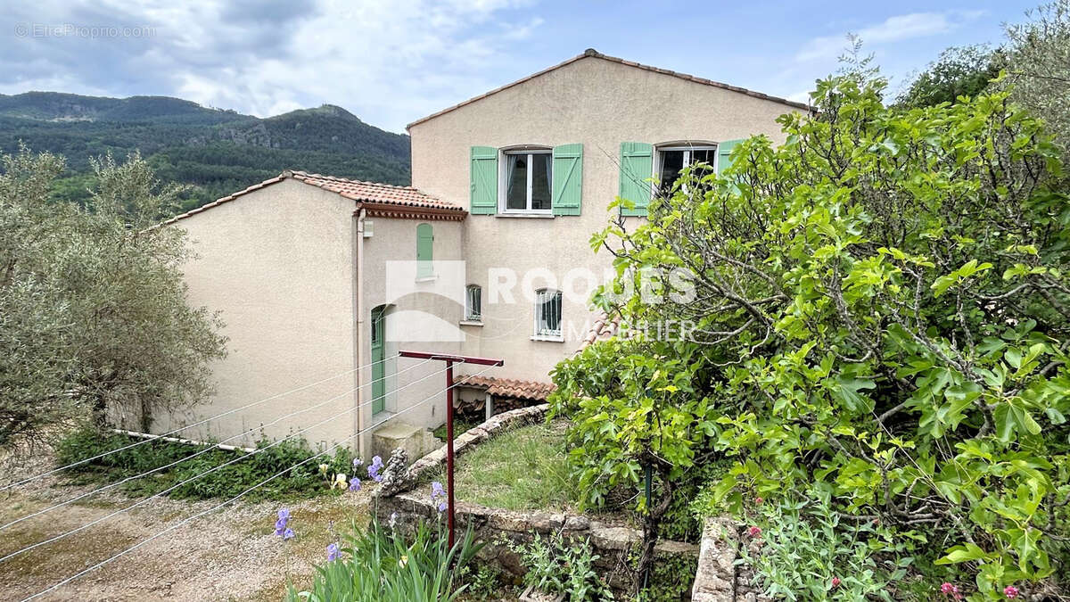 Maison à SAINT-ETIENNE-DE-GOURGAS