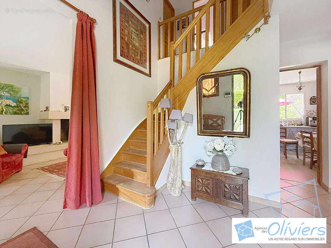 Maison à DAMPIERRE-EN-YVELINES