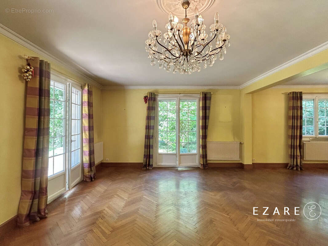 Maison 280 m² à Chevigny-Saint-Sauveur  - photo 2
