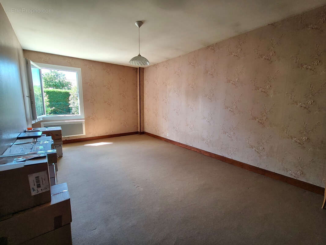 TREVOL   Maison type longère 114 m2 avec dépendances sur 2 455 m2 de terrain - photo 5