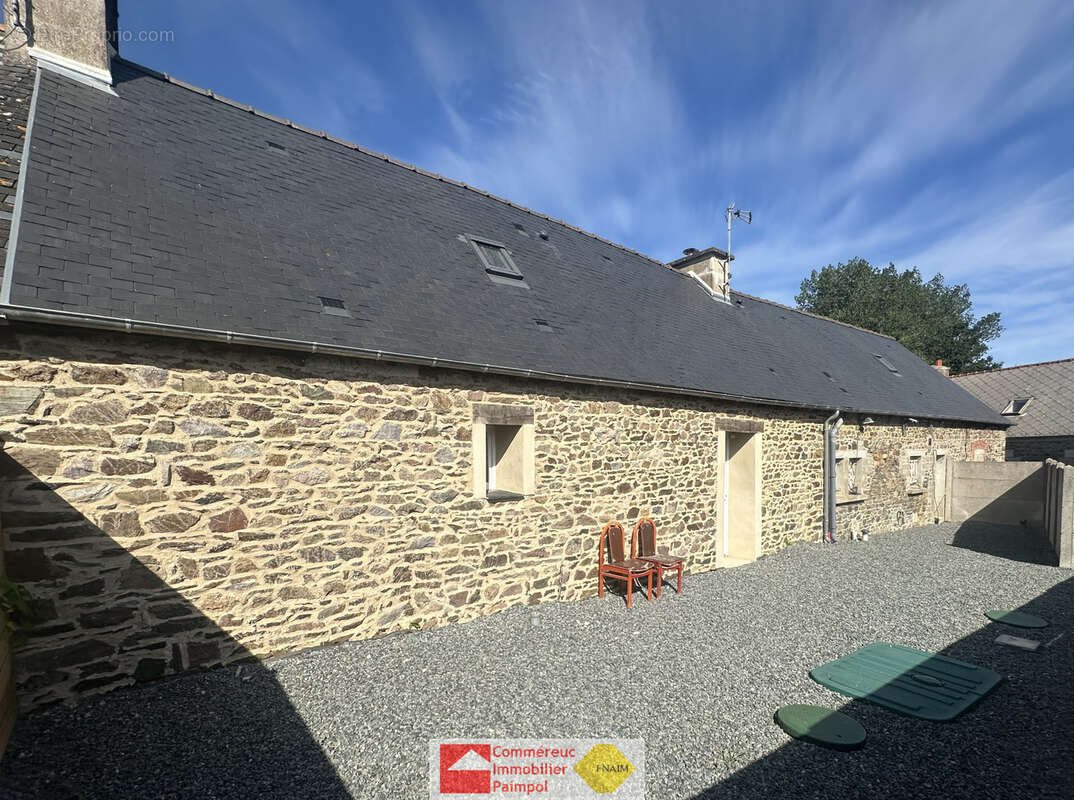 SAINT CLET, aux portes de PONTRIEUX, A VENDRE maison en pierres avec cour - photo 11