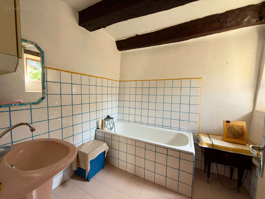 Ledergues - maison de caractère d'environ 150 m² - 6 pièces - 3 chambres - jardin - dépendances - photo 12