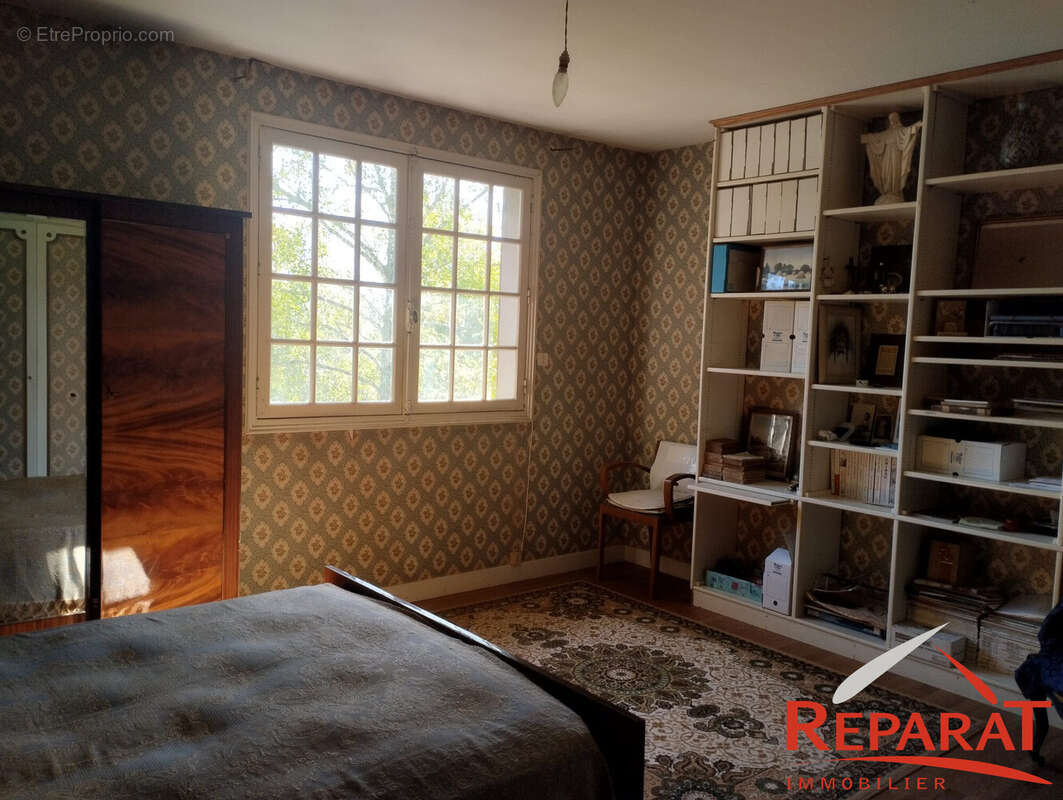 Maison à SAINT-CYR-LA-ROCHE