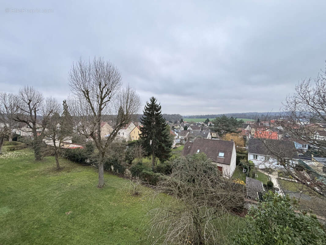 Appartement à EZANVILLE