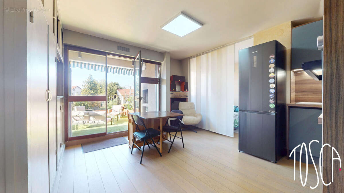 Appartement à FRESNES