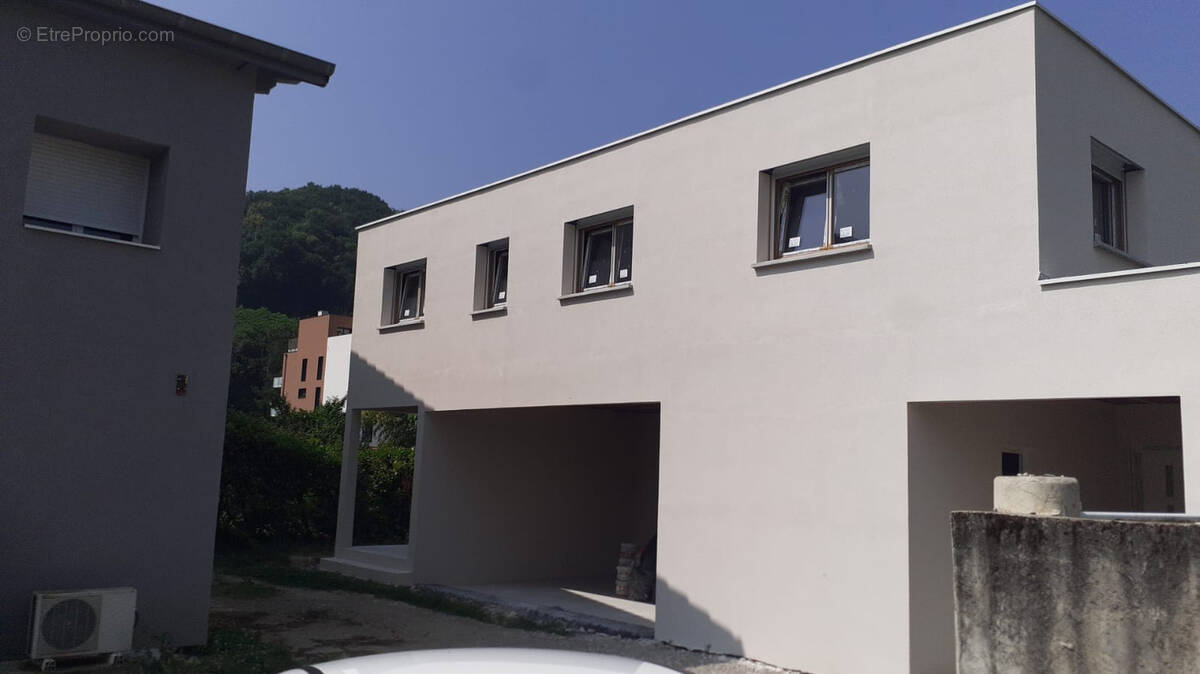 Maison à ECHIROLLES