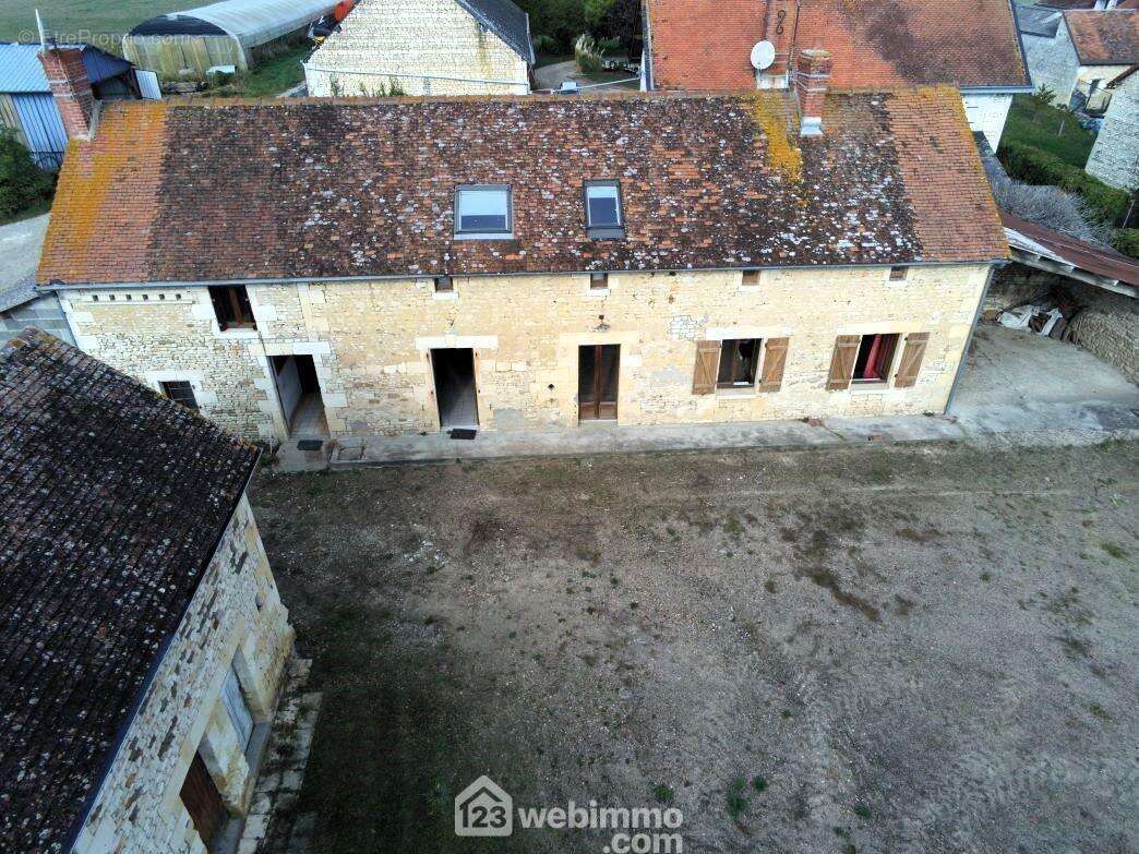 Avec maison d'habitation type longère. - Maison à LUZE