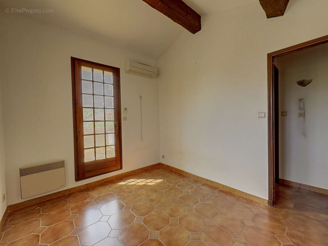 Villa T4 de 96 m2 hab. avec garage sur 349 m2 de terrain à pied du port du Brusc - photo 19