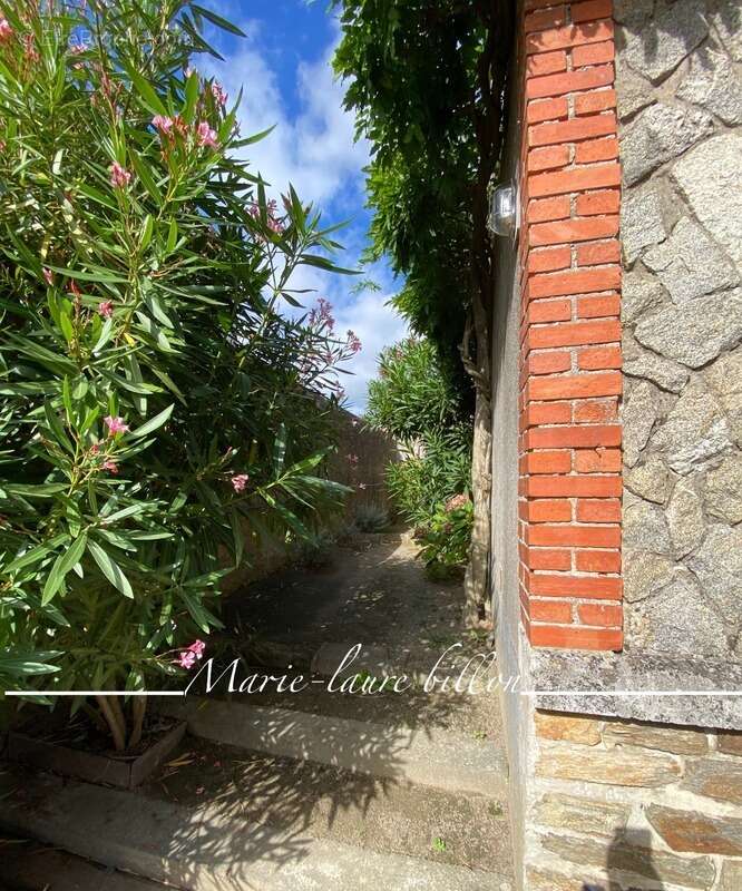 Maison à vendre 4 pièces CHALLANS (85), Maison de ville en pierre, au coeur de Challans, terrasse et jardin de ville - photo 10