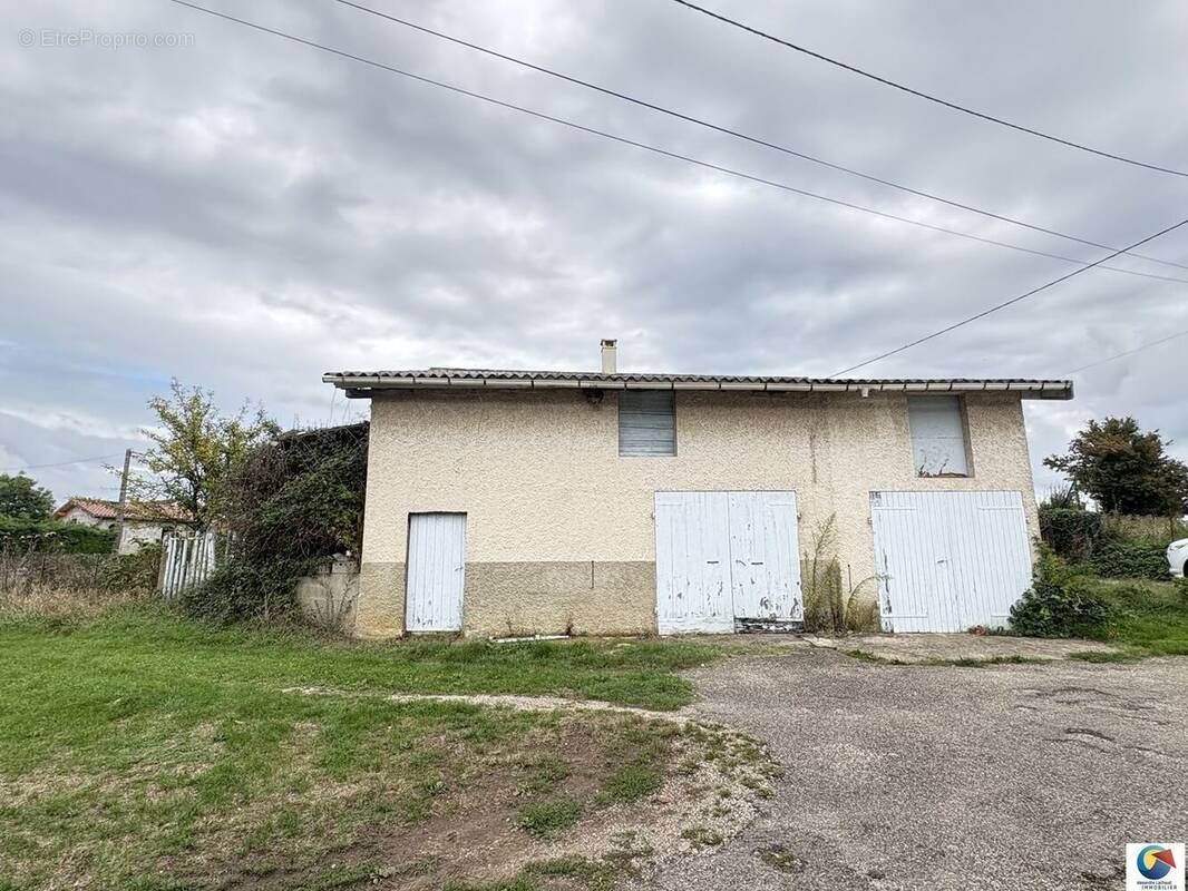 Maison à EYZIN-PINET