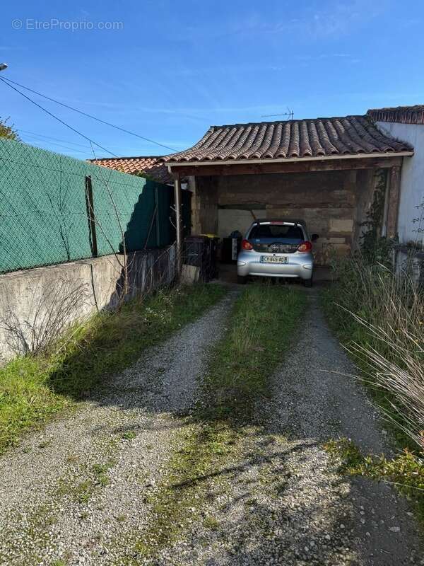 Maison à MAGNAC-SUR-TOUVRE