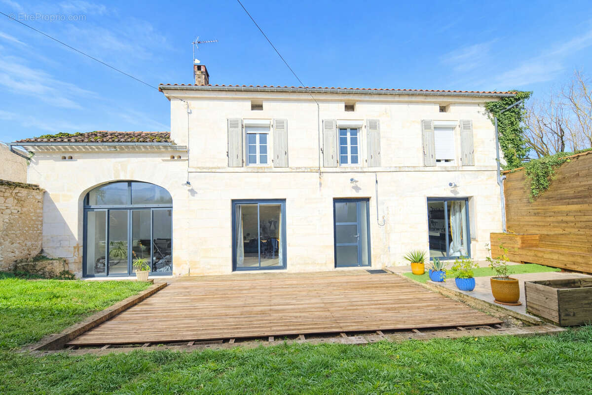 Maison à CHATEAUNEUF-SUR-CHARENTE