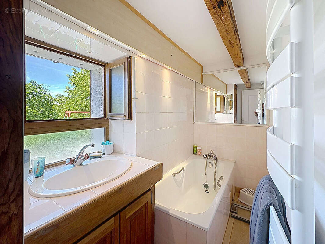 Maison à PERS-JUSSY