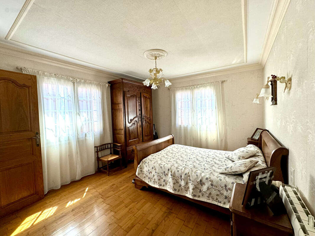 Maison 372 m² à Mauleon-Licharre  - photo 4