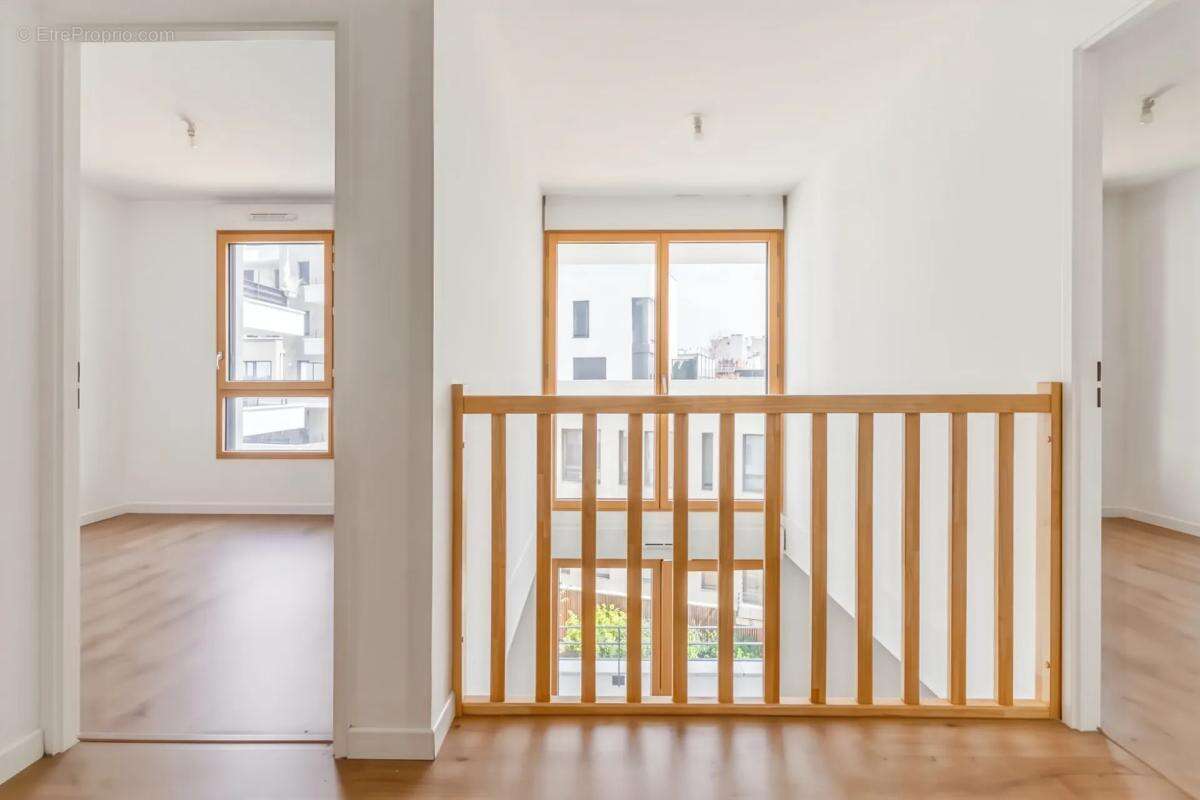 Duplex lumineux avec séjour impressionnant à double hauteur - photo 5