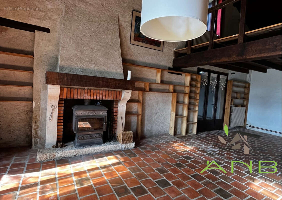 Maison à YVRAC-ET-MALLEYRAND