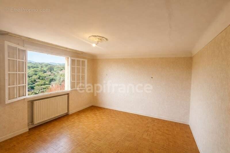 Maison à vendre 5 pièces AGAY (83), jardin, garage, deux studios !! - photo 7