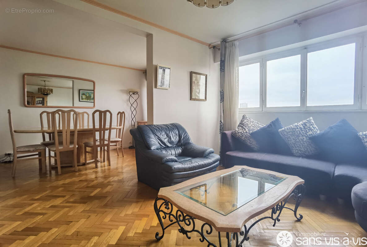 Appartement à COURBEVOIE